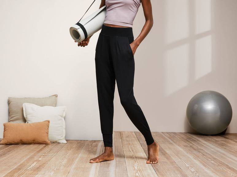 Gehe zu Vollbildansicht: CRIVIT® Damen Yogahose, mit ressourcenschonender Viskose, besonders weich und anschmiegsam - Bild 3