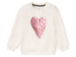 Weißer Pullover mit rosafarbenem Glitzerherz