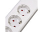 Weiße Steckdosenleiste mit drei Steckdosen.