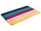 Eine Badematte mit Streifen in den Farben Blau, Grün, Rot, Rosa und Gelb.