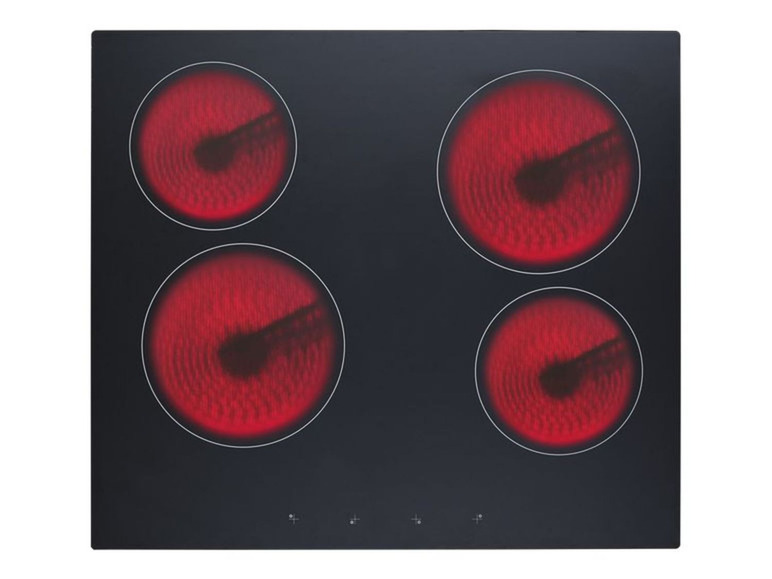 Ein schwarzes Ceranfeld mit vier roten Kochzonen.