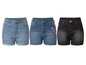 Drei Paar Shorts: zwei blaue Denim und eine schwarze Denim.