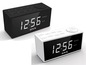 Zwei digitale Wecker von ICES in Schwarz und Weiß.