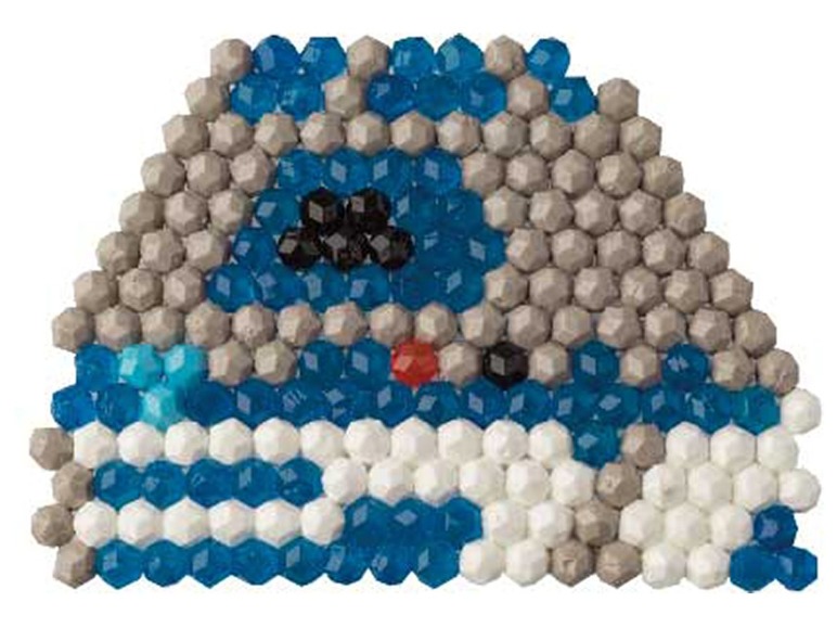 Ein Perlen-Sprite von R2-D2, hergestellt mit Perler Beads.