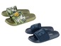 Zwei Paar Adidas-Sandalen: ein Paar mit Camouflage-Muster und ein Paar mit blauem Band.