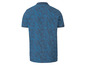 Blaues Poloshirt mit tropischem Muster.