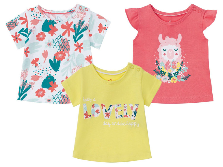 Drei Baby-T-Shirts mit Blumenmuster, einem Lama und dem Text 'have a lovely day and be happy'.