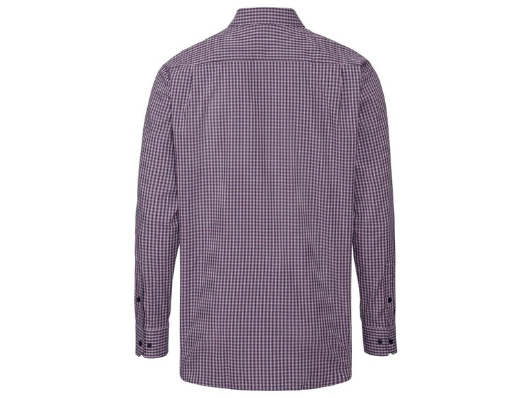 Ein kariertes Hemd mit langen Ärmeln.