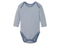 Ein gestreiftes Baby-Body mit langen Ärmeln.