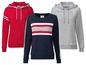 Drei Sweatshirts: ein rotes mit Kapuze, ein blaues mit Streifen und ein graues mit Kapuze.