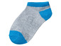 Graue Socke mit blauen Akzenten.