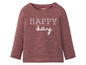 Ein rosafarbenes Langarmshirt mit dem Aufdruck 'Happy day' von Lupilu.
