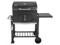 Ein schwarzer Grill auf einem Wagen mit einem seitlichen Tisch.