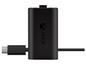 Eine schwarze Xbox-Ladestation mit USB-C-Kabel