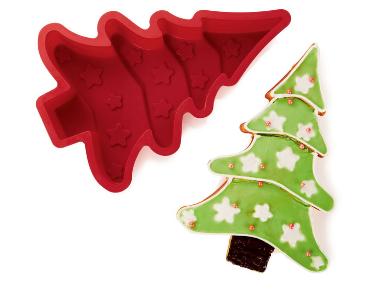 Ein Weihnachtsbaumkuchen, gebacken in einer Silikonform