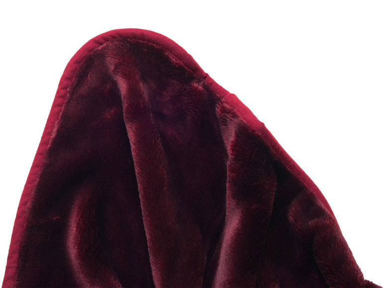 Ein Teil einer dunkelroten Plüschdecke.