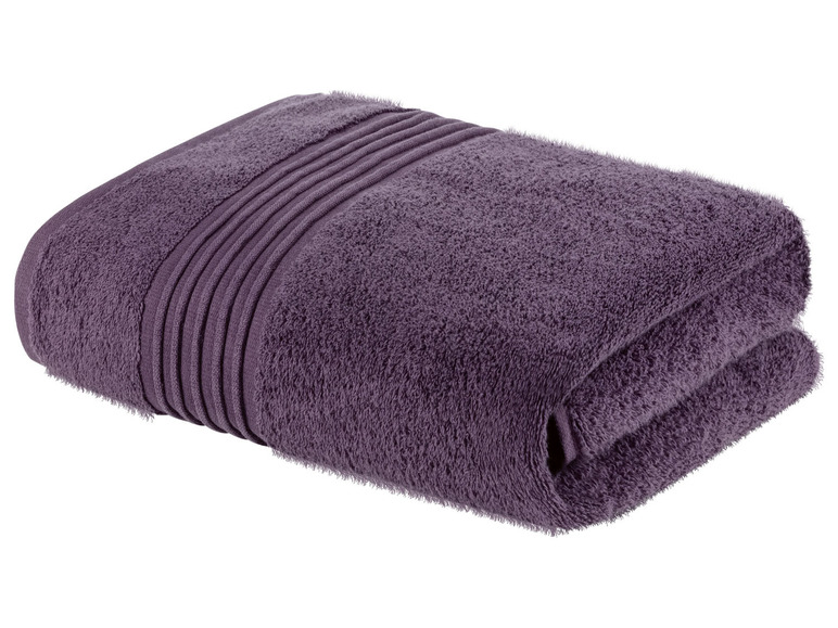 Ein gefaltetes violettes Handtuch.