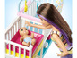 Barbie-Puppe mit einer Baby-Puppe in einem Kinderbett.