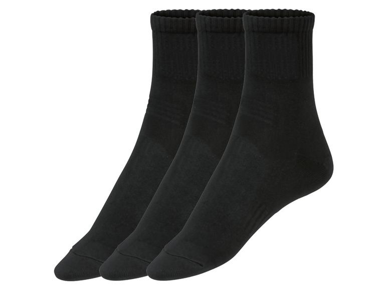 Drei Paar schwarze Socken