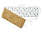 Ein Babybett-Schutzgitter mit Dschungel-Muster und weicher Polsterung.