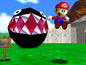 Mario in einer 3D-Welt mit einem Gegner mit offenem Maul.