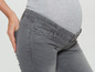 Graue Schwangerschaftsjeans.