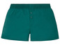Grüne Boxershorts mit Knöpfen.