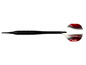 Ein schwarzer Karella Dart mit roter und silberner Feder.