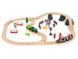 Brio Holzbahn mit Zügen, Figuren und Zubehör.