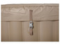Beige Abdeckung mit Schnalle für einen aufblasbaren Whirlpool.