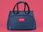 Eine blaue badabulle Babytasche mit dem Detail 'Oh my baby'.
