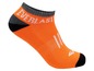 Orangefarbene Everlast Socken mit schwarzen und grauen Akzenten.