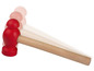 Ein roter Holzhämmer mit einem Holzgriff.