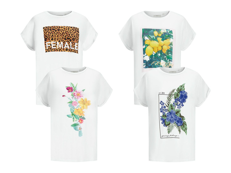 Vier weiße T-Shirts mit Blumen-, Zitronen- und Leopardenmustern.