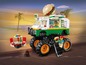 LEGO Monster Jam Foodtruck mit großen Rädern und einem Hamburger.
