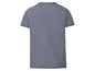 Ein gestreiftes T-Shirt in Marineblau und Weiß.