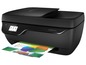 Ein schwarzer HP OfficeJet 3835 All-in-One Drucker mit einem gedruckten Dokument.