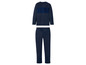Ein dunkelblauer Schlafanzug mit kariertem Detail am Oberteil.