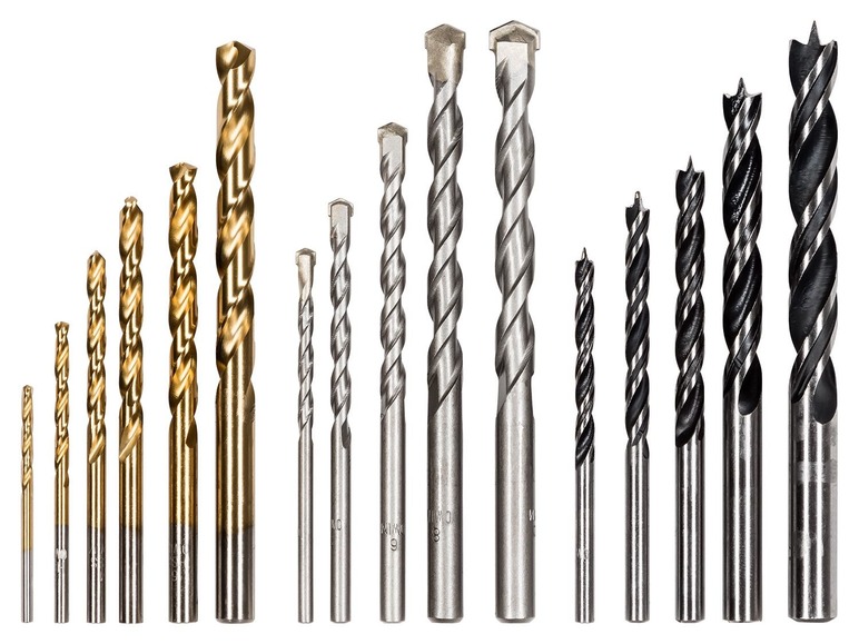 Ein Satz mit verschiedenen Bohrern, darunter goldfarbene Bohrer und Hammerbohrer.