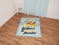 Minions Teppich mit einem Minion-Motiv.