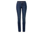 Eine blaue Damen-Skinny-Jeans.