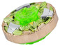 Ein grünes und goldenes Beyblade Spielzeug.