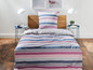 Bettwäsche mit horizontalen Streifen in Rosa, Grau und Blau.