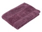 Ein dunkelviolettes Handtuch, gefaltet