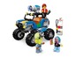 LEGO Ghostbusters Auto mit Minifiguren und einer Tankstelle.