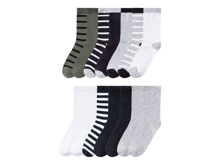 Set mit gestreiften Socken in Weiß, Schwarz und Grau.