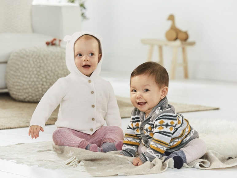 Gehe zu Vollbildansicht: LUPILU® Baby Strickjacke Jungen, mit Knöpfen, Single-Jerseyfutter, aus Bio-Baumwolle - Bild 4