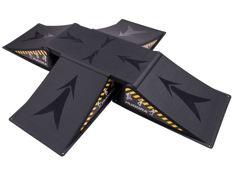 Ein schwarzes Hudora Skateboard-Rampenset mit verschiedenen Neigungen.