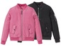 Zwei Bomberjacken, eine rosa und eine schwarze.