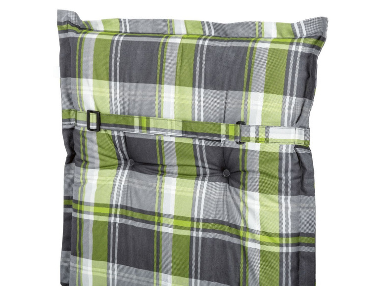 Ein grün-graues kariertes Kissen mit einem Gurt